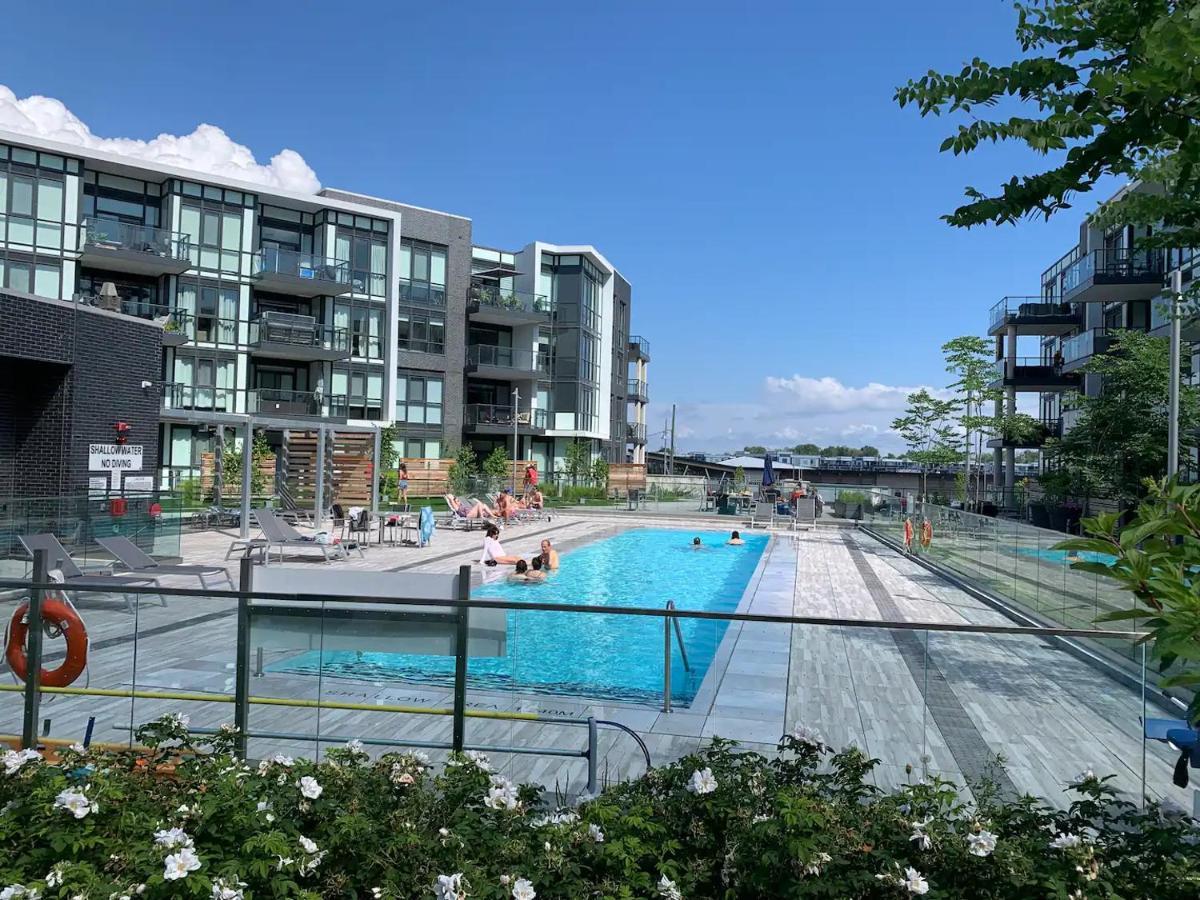Pet Friendly Condos At Friday Harbour Innisfil Exterior photo