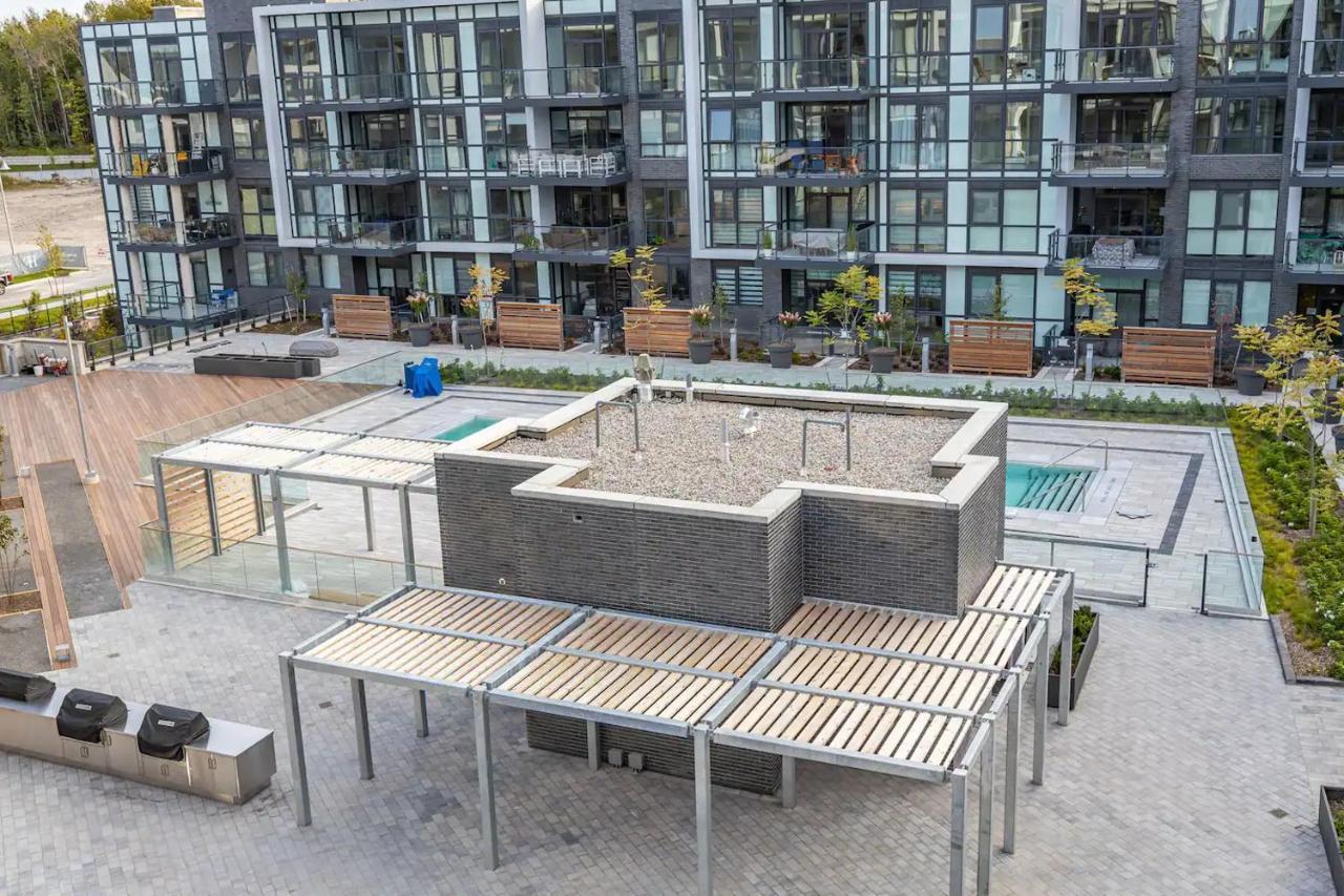 Pet Friendly Condos At Friday Harbour Innisfil Exterior photo