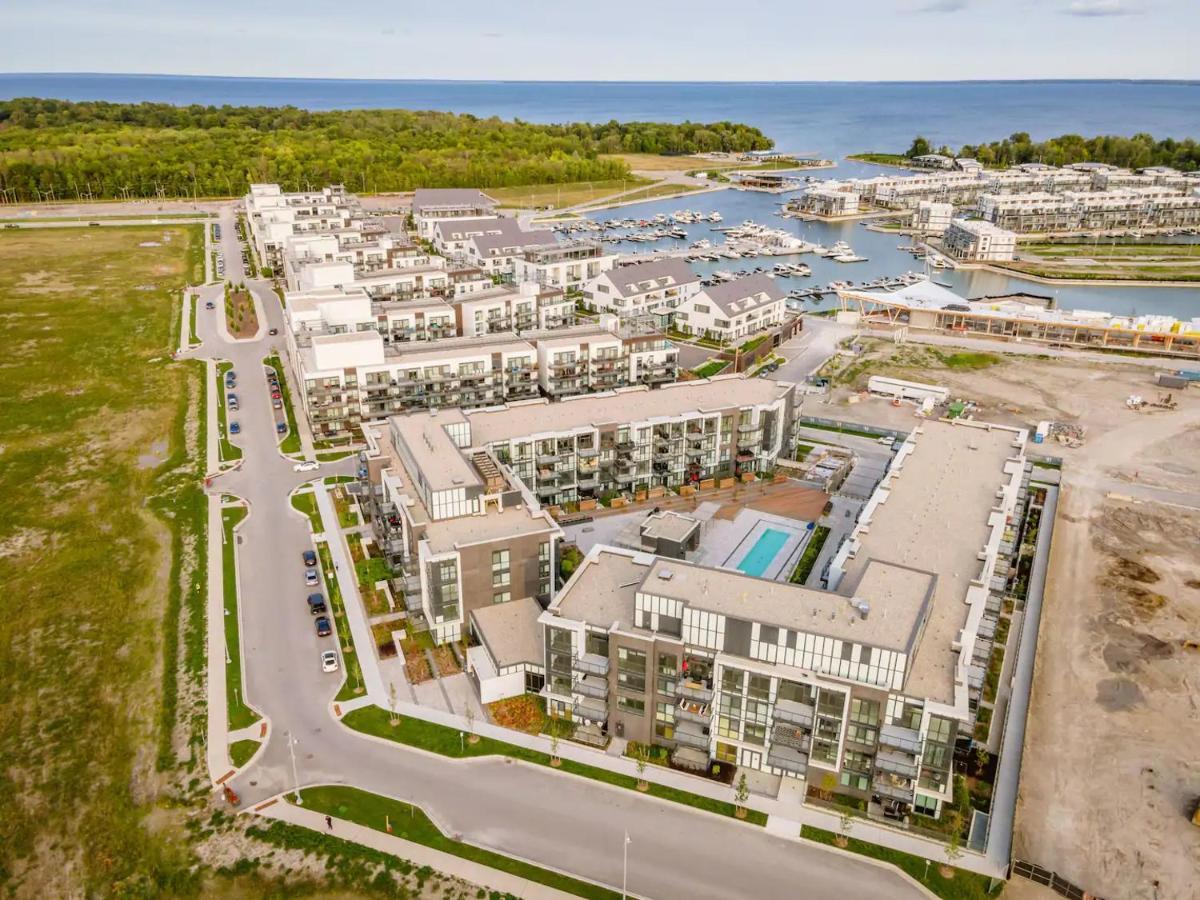 Pet Friendly Condos At Friday Harbour Innisfil Exterior photo