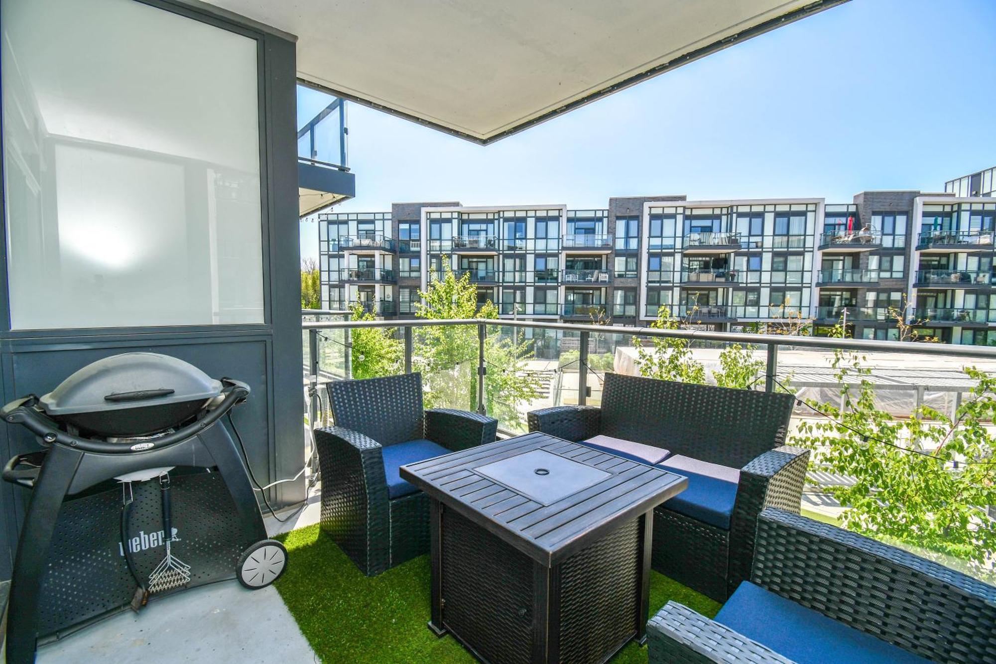Pet Friendly Condos At Friday Harbour Innisfil Exterior photo